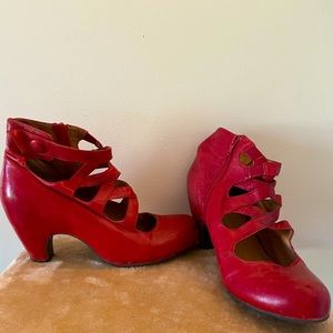 Miz Mooz Sedona Pump in Scarlet